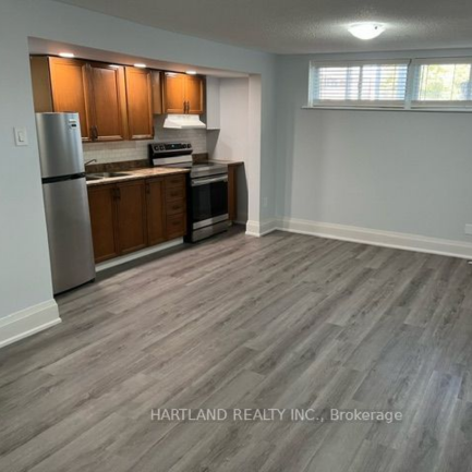 1841 Sandgate Crescent Lower Unit